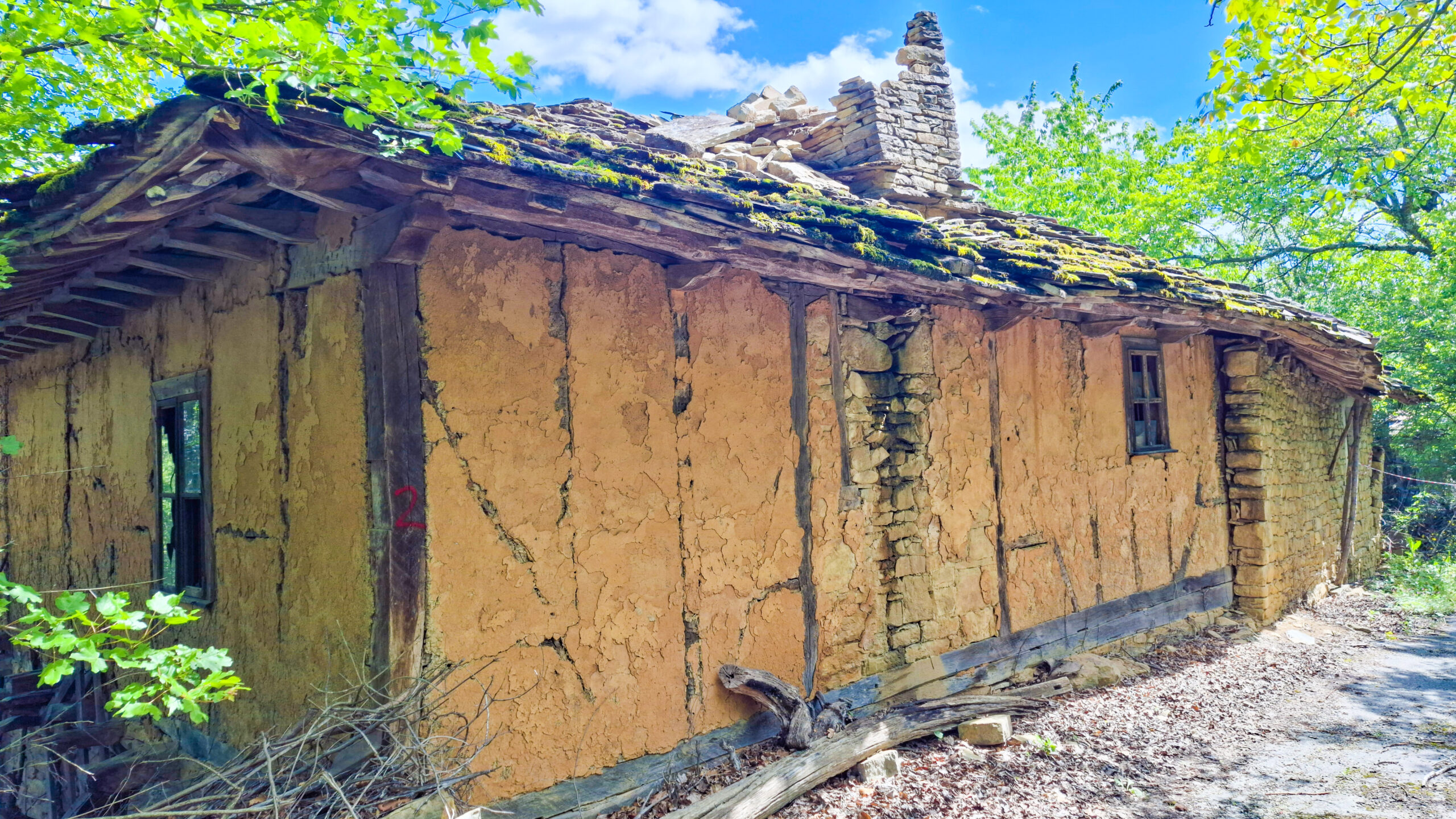 Първата постройка на село Муця